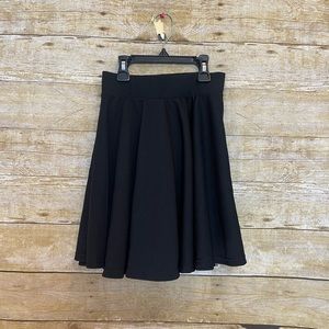 Kathy black skater skirt 🛍
